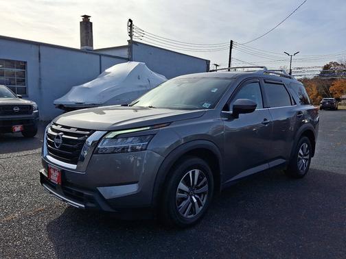 2023 Nissan Pathfinder SL