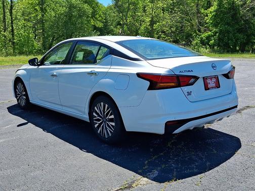 White 2024 Nissan Altima 2.5 SV