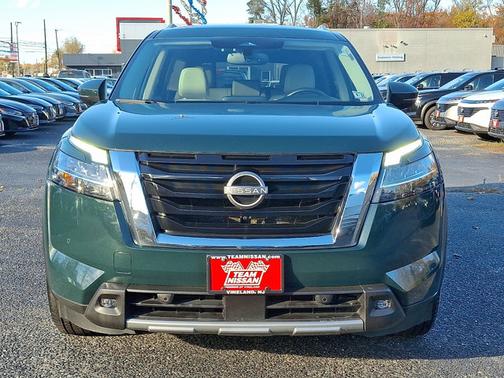 2022 Nissan Pathfinder SL