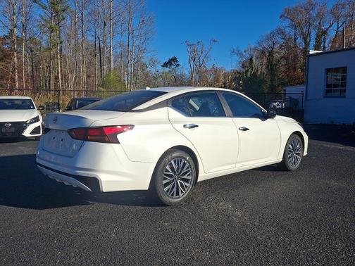 2025 Nissan Altima SV