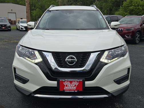 White 2020 Nissan Rogue SV