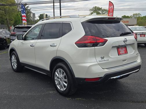 White 2020 Nissan Rogue SV
