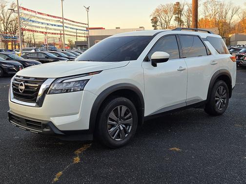 2024 Nissan Pathfinder SV