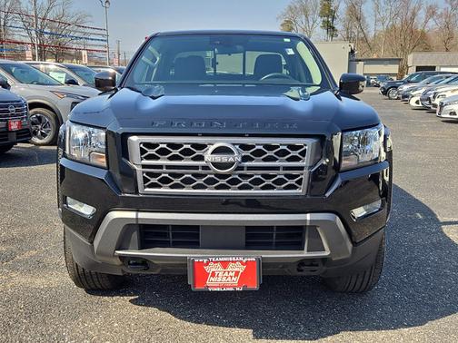 Black 2023 Nissan Frontier SV