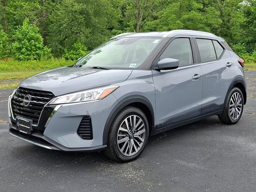 Boulder Gray Pearl 2023 Nissan Kicks SV