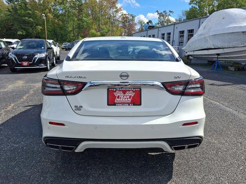 2023 Nissan Maxima SV