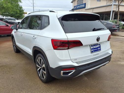 Pure White 2024 Volkswagen Taos 1.5T SE