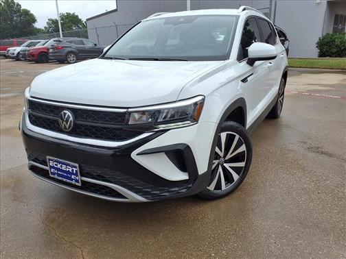 Pure White 2024 Volkswagen Taos 1.5T SE