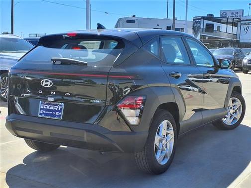 2025 Hyundai KONA SE