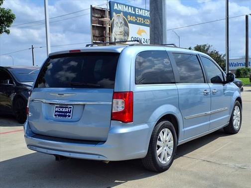 2016 Chrysler Town & Country Touring
