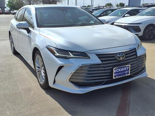 White 2019 Toyota Avalon Limited