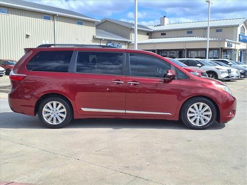 Red 2017 Toyota Sienna