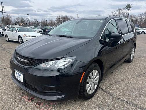 2021 Chrysler Voyager L