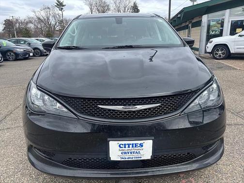 2021 Chrysler Voyager L
