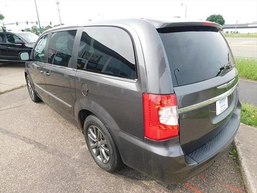 2015 Chrysler Town & Country S