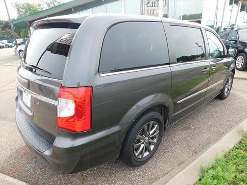 2015 Chrysler Town & Country S