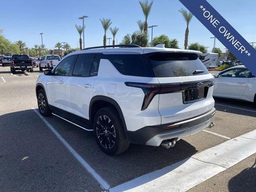 Summit White 2026 Chevrolet Traverse LT