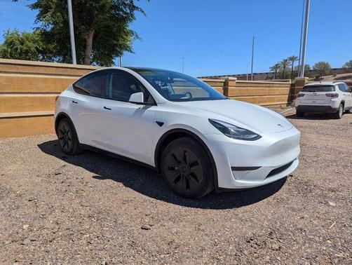 Pearl White Multi-Coat 2025 Tesla Model Y Long Range Dual Motor Rear-Wheel Drive