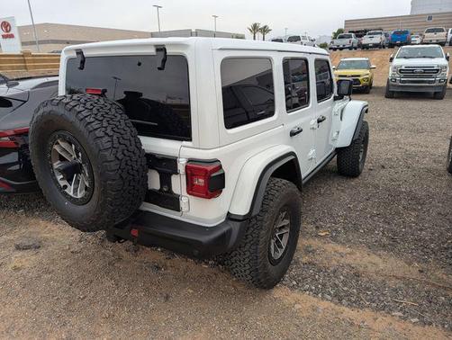 Bright White Clearcoat 2024 Jeep Wrangler Rubicon 392