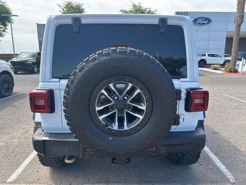 Bright White Clearcoat 2024 Jeep Wrangler Rubicon 392