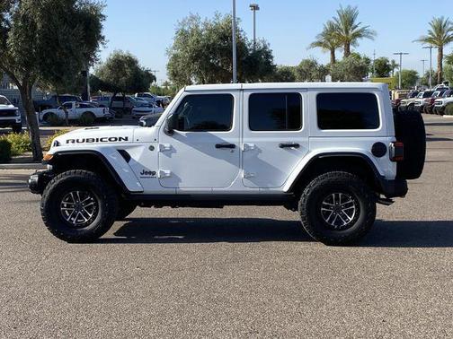 Bright White Clearcoat 2024 Jeep Wrangler Rubicon 392