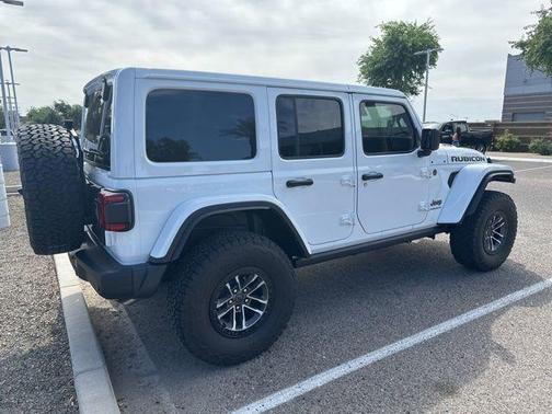 Bright White Clearcoat 2024 Jeep Wrangler Rubicon 392