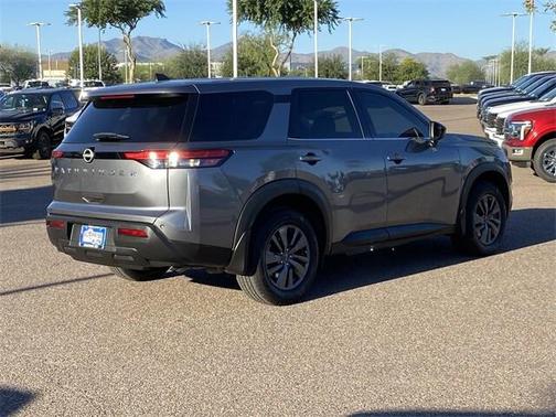 2023 Nissan Pathfinder S FWD