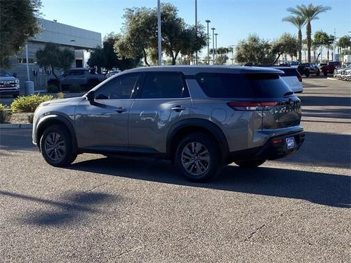 2023 Nissan Pathfinder S FWD