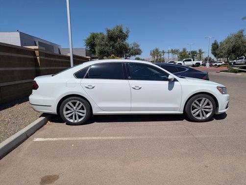 Pure White 2019 Volkswagen Passat 2.0T Wolfsburg Edition