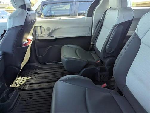 2022 Toyota Sienna XSE 7 Passenger