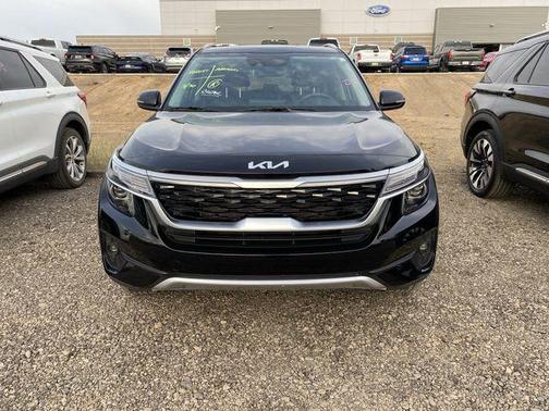 Cherry Black 2023 Kia Seltos EX