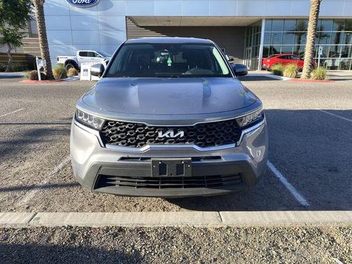 Everlasting Silver 2023 Kia Sorento LX