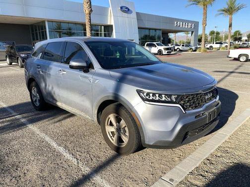Everlasting Silver 2023 Kia Sorento LX
