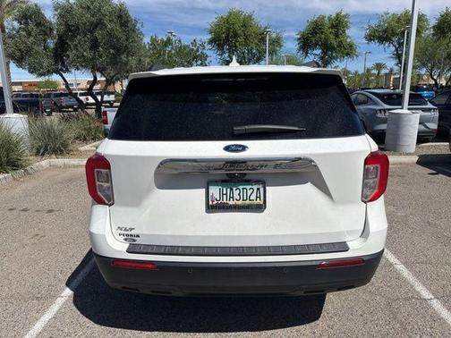 Star White Metallic Tri-Coat 2024 Ford Explorer XLT