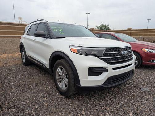 Star White Metallic Tri-Coat 2024 Ford Explorer XLT