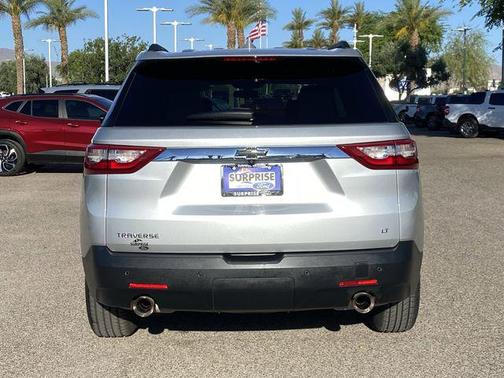 Silver Ice Metallic 2020 Chevrolet Traverse LT Cloth