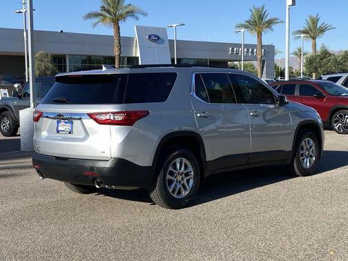 Silver Ice Metallic 2020 Chevrolet Traverse LT Cloth