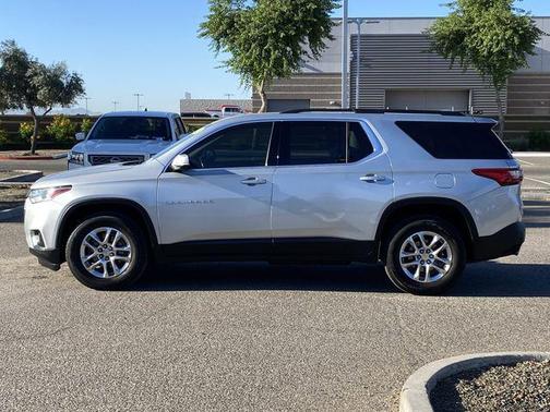 Silver Ice Metallic 2020 Chevrolet Traverse LT Cloth