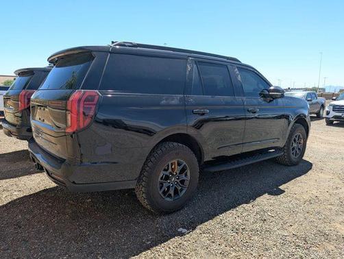 Agate Black Metallic 2025 Ford Expedition Tremor