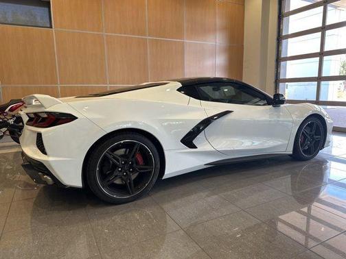 Arctic White 2020 Chevrolet Corvette Stingray w/2LT