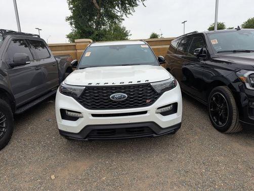Star White Metallic Tri-Coat 2023 Ford Explorer ST