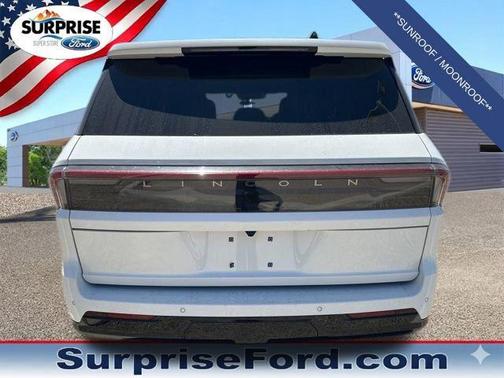 Pristine White Metallic Tri-Coat 2025 Lincoln Navigator Black Label