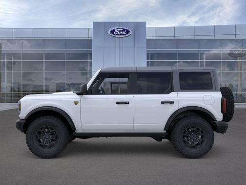 Oxford White 2026 Ford Bronco Badlands