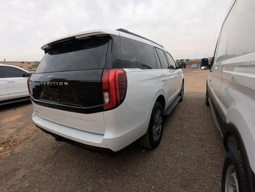Star White Metallic Tri-Coat 2025 Ford Expedition Active
