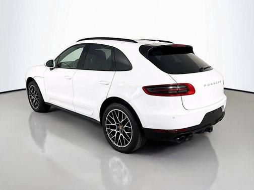 White 2018 Porsche Macan