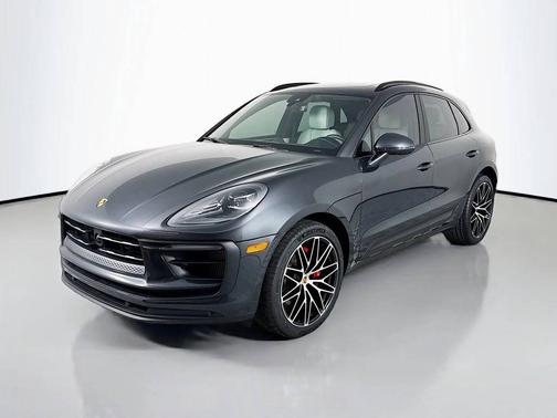 Vulcano Gray Metallic 2024 Porsche Macan