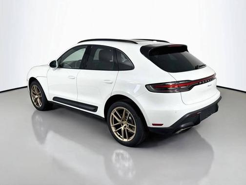 White 2023 Porsche Macan