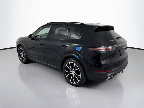 Chromitblack Metallic 2023 Porsche Cayenne