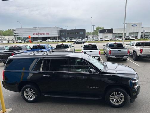 Black 2018 Chevrolet Suburban LT