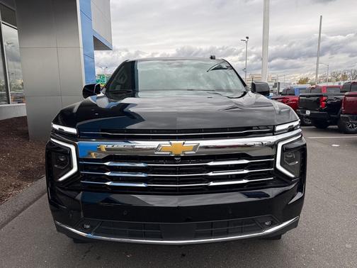 2025 Chevrolet Suburban LT